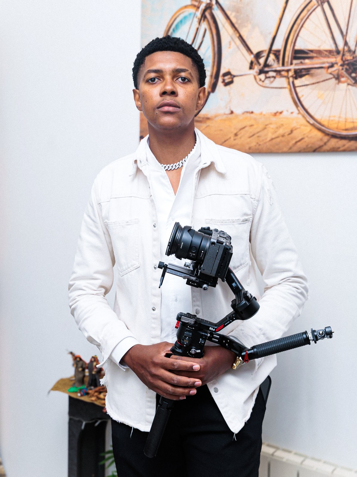 Portrait professionnel d'Alpha Olondo, fondateur d'Alpha Filmmaker